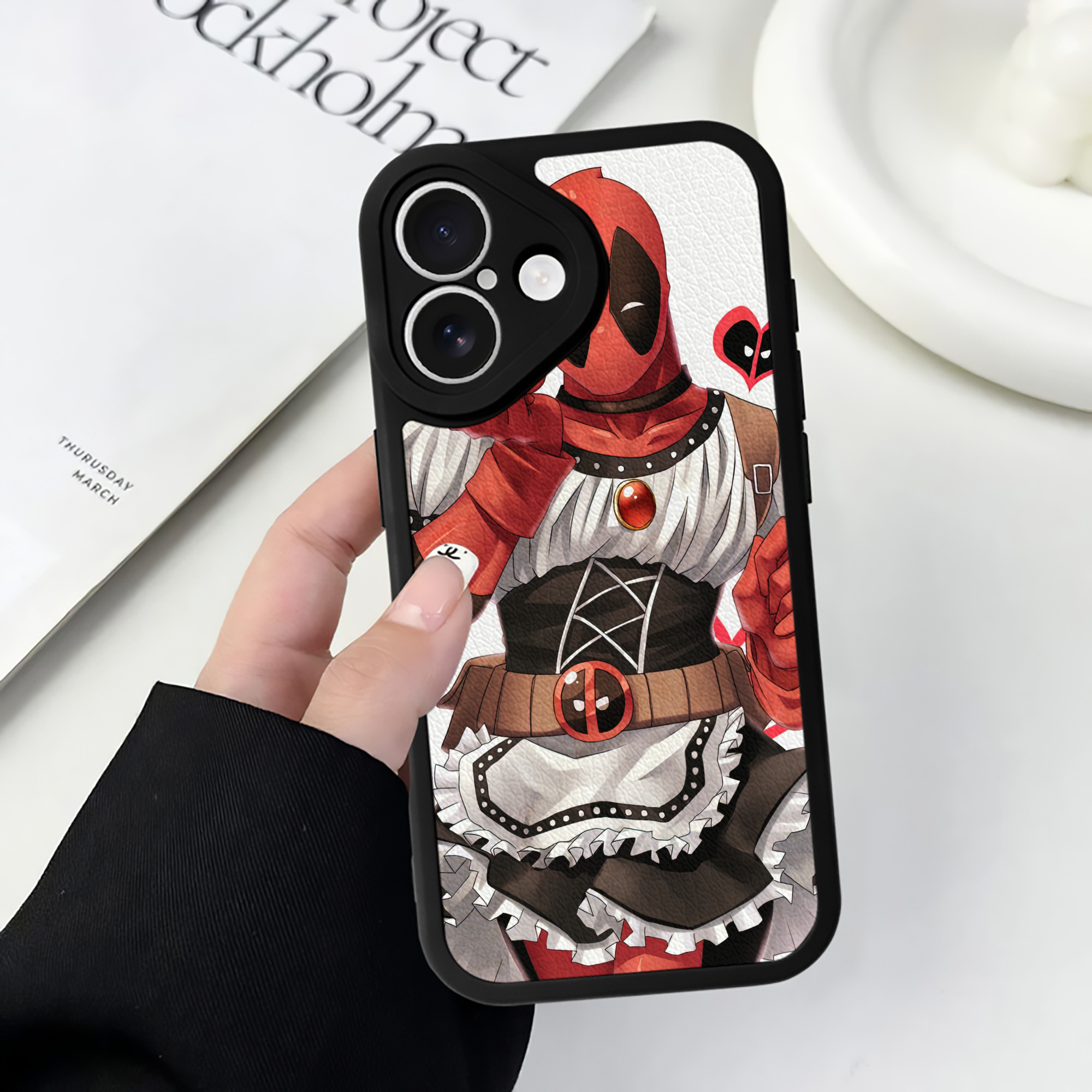 （画像用） Deadpool デッドプール 【iPhone 16シリーズ対応】シリコンスマホケース（レザー調） 材質：シリコン